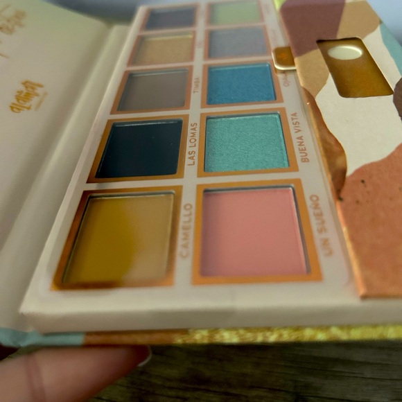 Alamar Cosmetics Destino Eyeshadow Palette Vibrant Colorful Shimmer Shadows - Picture 5 of 6